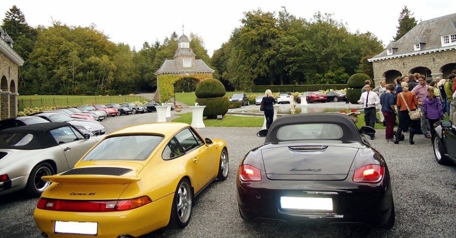 Porsche Autos im Manoir de Lébioles